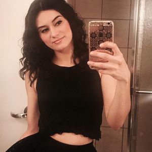 Meet your Posher, Yesenia